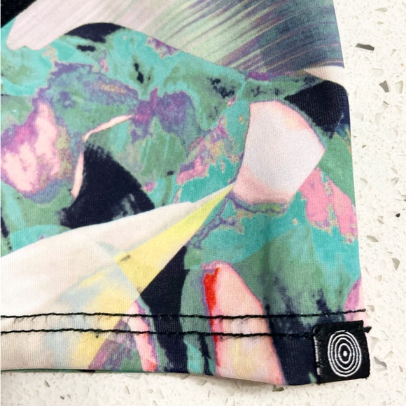 Free People Movement / Onzie Paradise Palms Print Crop Capri Leggings Womens S/M - Picture 11 of 13